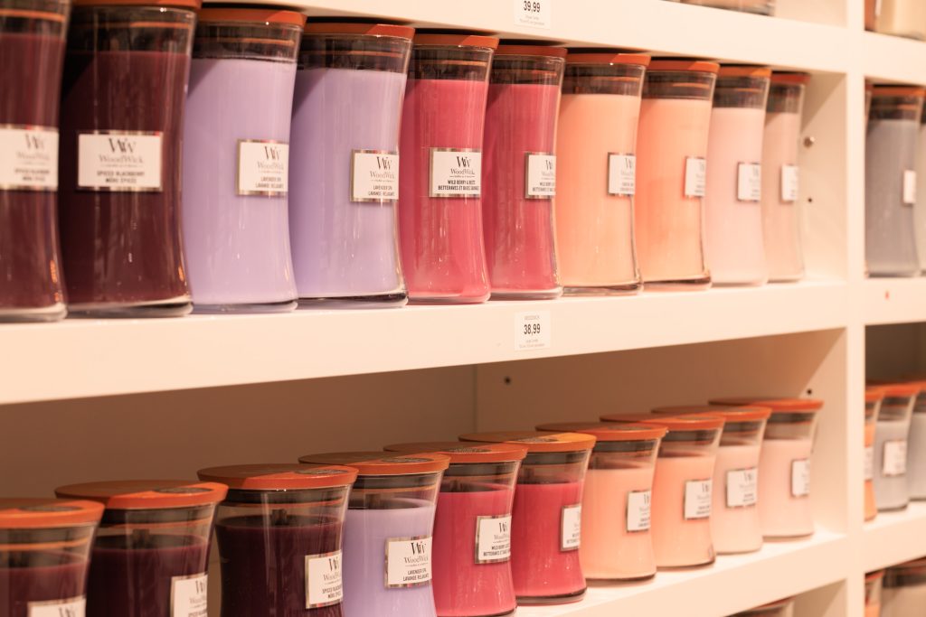 WoodWick Geurkaarsen bij SwietArts Hoogvliet | Luxe Houtlont Kaarsen & Cadeaus. WoodWick geurkaarsen Hoogvliet