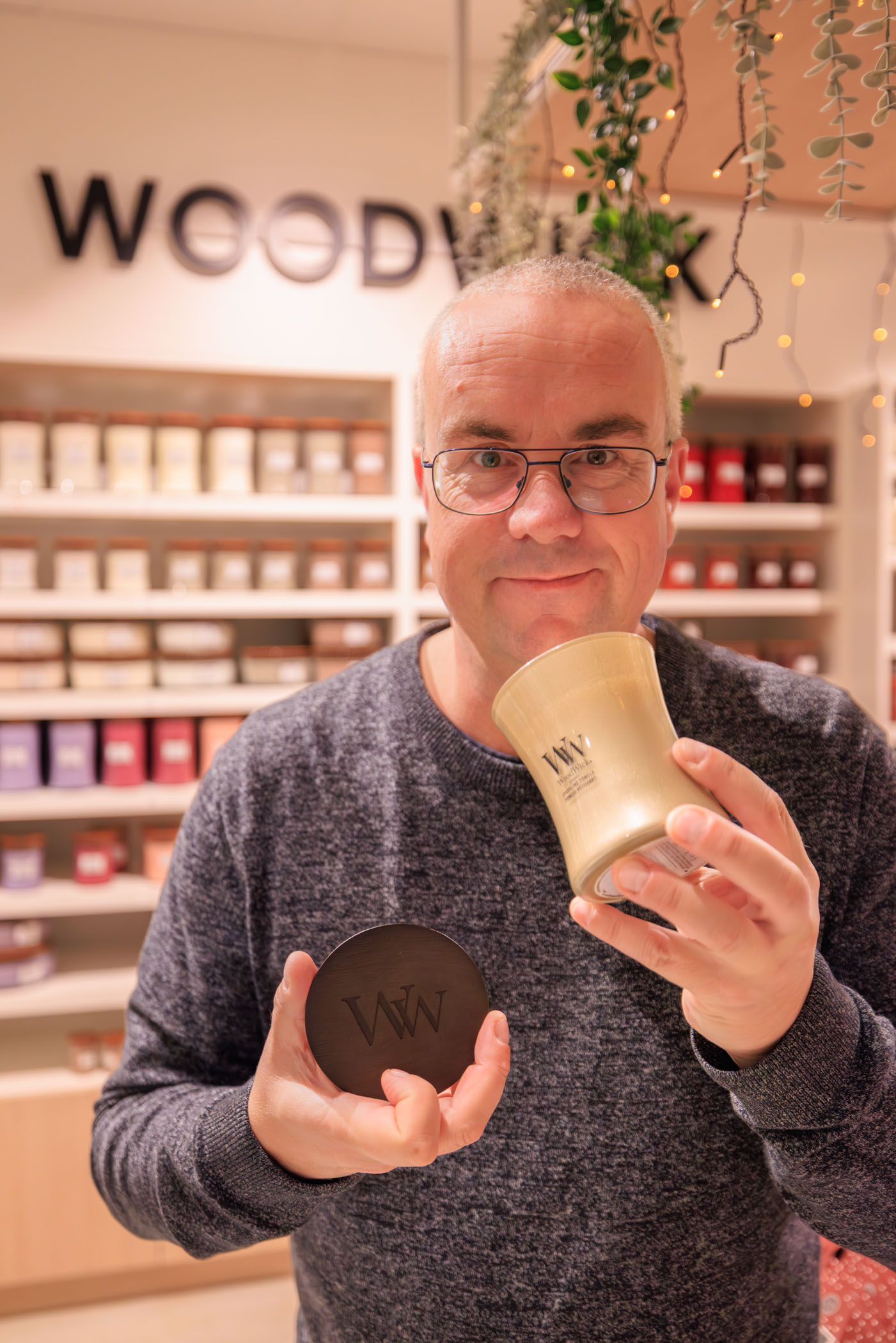 WoodWick Geurkaarsen bij SwietArts Hoogvliet | Luxe Houtlont Kaarsen & Cadeaus. WoodWick geurkaarsen Hoogvliet gepresenteerd door Patrick